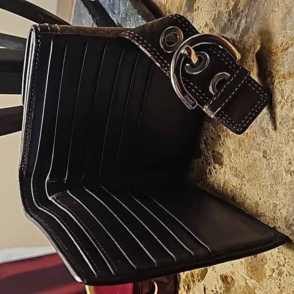 Coach Signature Fabric Trifold Wallet pre-owned - Picture 7 of 7